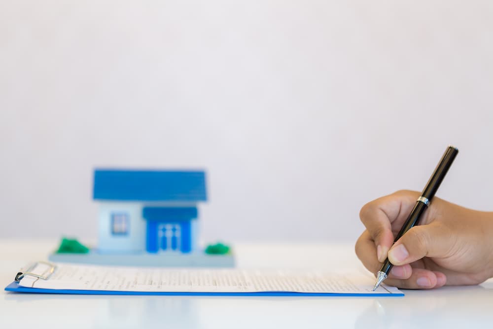 Firma de contrato para comprobar si un piso tiene cargas